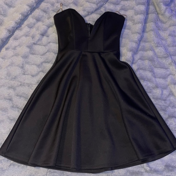 Windsor Dresses & Skirts - Windsor Strapless V-Neck Mini Dress